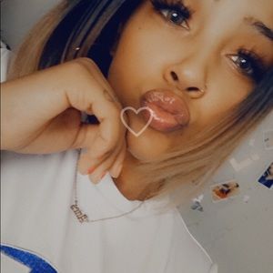 Meet your Posher, Monique